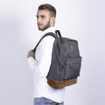 Zaino Per Uomo E Donna Casual Per Scuola Universit E Ufficio Porta Laptop Fino A 156 Pollici Cartella Con Tasca Frontale Grigio Con Dettagli In Camoscio Marrone 45x32x17 Cm Perletti 0 1
