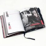 Smemoranda All Black Diario Agenda Giornaliera 2022 2023 12 Mesi Settembre 22 Agosto 23 432 Pag Copertina Flessibile Chiusura Elastica Dim 12 X 165 Cm Colore Nero Penna Inclusa 0 3